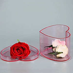 caja de flores de plexiglás en forma de corazón de color rosa