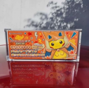 Caja de visualización de Pikachu Poncho