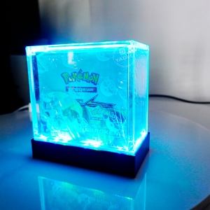 Cajas de refuerzo de Pokémon acrílicas con LED personalizables 