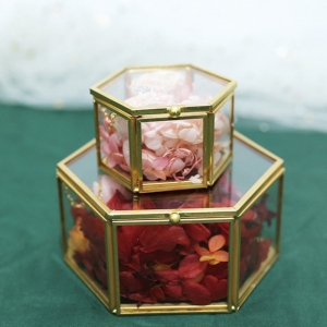 Joyero de cristal hexagonal