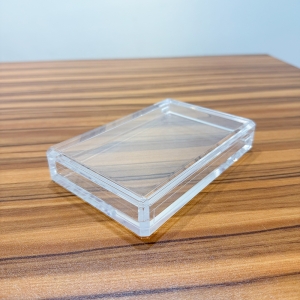 Estuche magnético de acrílico resistente a los rayos UV para losas PSA graduadas. 
