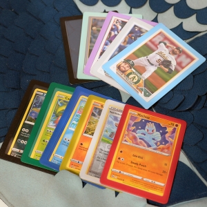 Toploader de colores para cartas coleccionables, protector de cartas rígido con bordes reforzados 