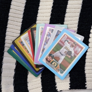 Toploader de colores para cartas coleccionables, protector de cartas rígido con bordes reforzados 