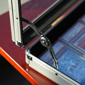 Fabricante y proveedor mayorista de vitrinas de aleación de aluminio plateada para tarjetas graduadas por PSA 