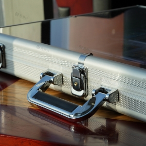 Fabricante y proveedor mayorista de vitrinas de aleación de aluminio plateada para tarjetas graduadas por PSA 