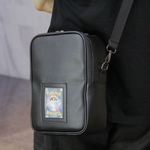 Bolso bandolera Oxford negro para cartas coleccionables con ventana de exhibición 